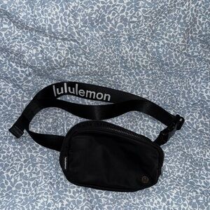 Lululemon belt bag logo strap black and white (great condition)
